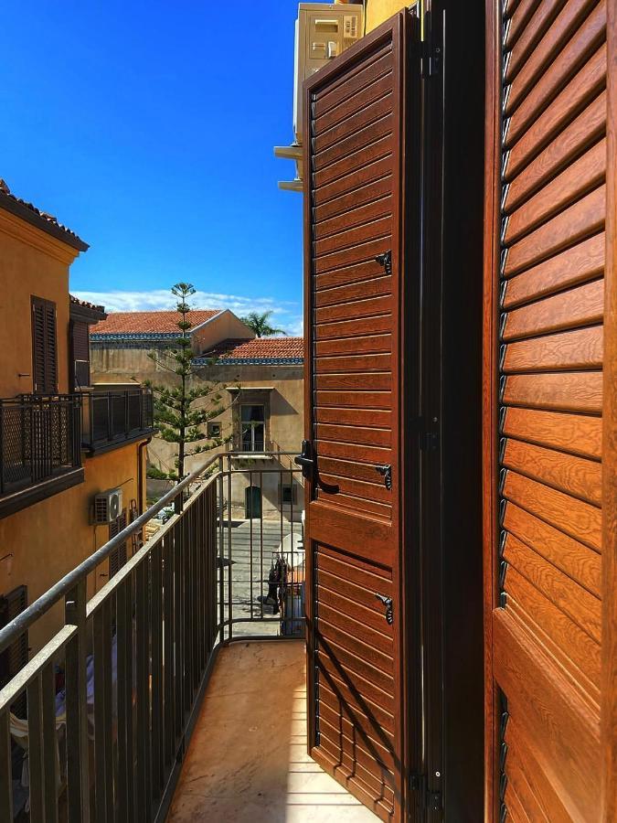 La Casa Di Serafina Santo Stefano di Camastra Eksteriør bilde